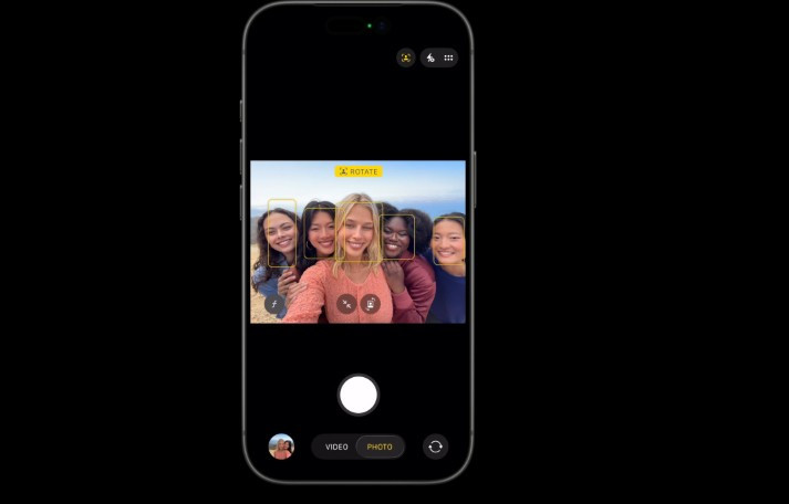 Điểm nhấn là cảm biến vuông 18MP cùng công nghệ Centre Stage lần đầu xuất hiện trên iPhone.