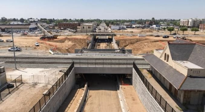 Thế nhưng sau 17 năm, dự án này đã tiêu tốn hơn 100 tỷ USD mà vẫn chưa vận hành.