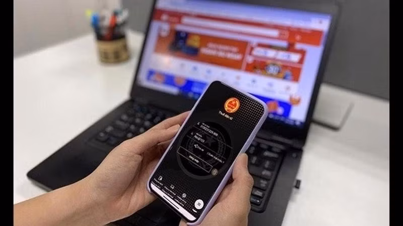 Không ít người lao động dù đã hoàn thành nghĩa vụ nộp thuế vẫn rơi vào tình huống bị xử phạt do chưa nắm rõ quy định về quyết toán thuế TNCN. (Ảnh minh họa: KT)