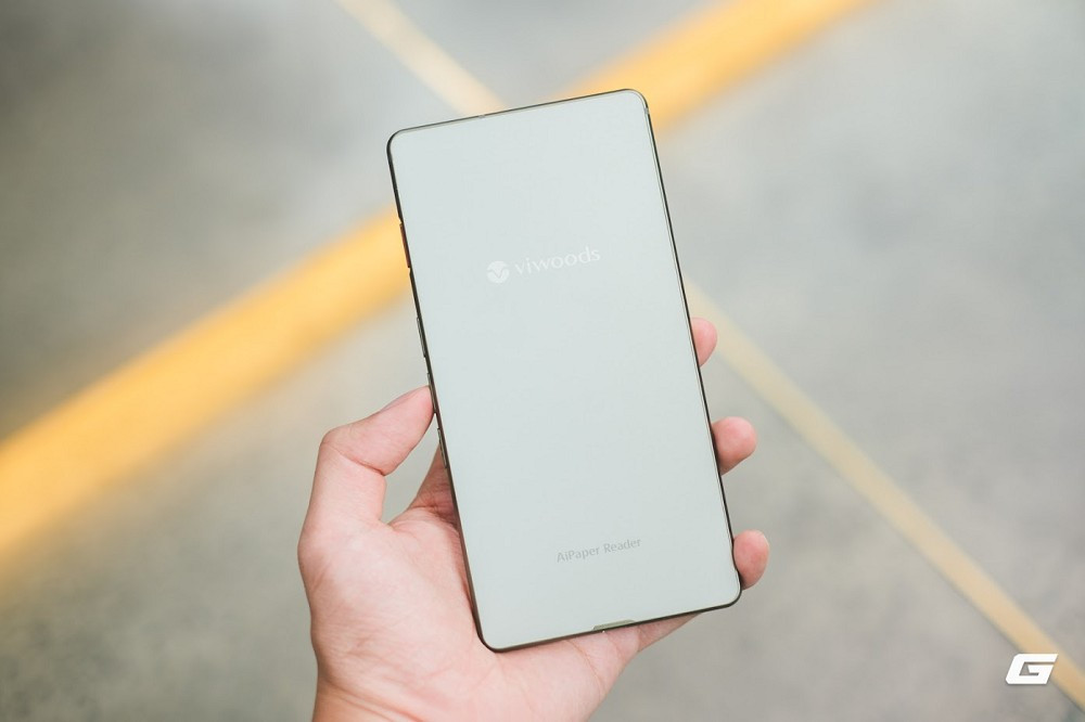 Hộp carton dày, tông màu be cùng khẩu hiệu “Think Better, On Paper” mang phong cách trang nhã. (Ảnh: Genk)