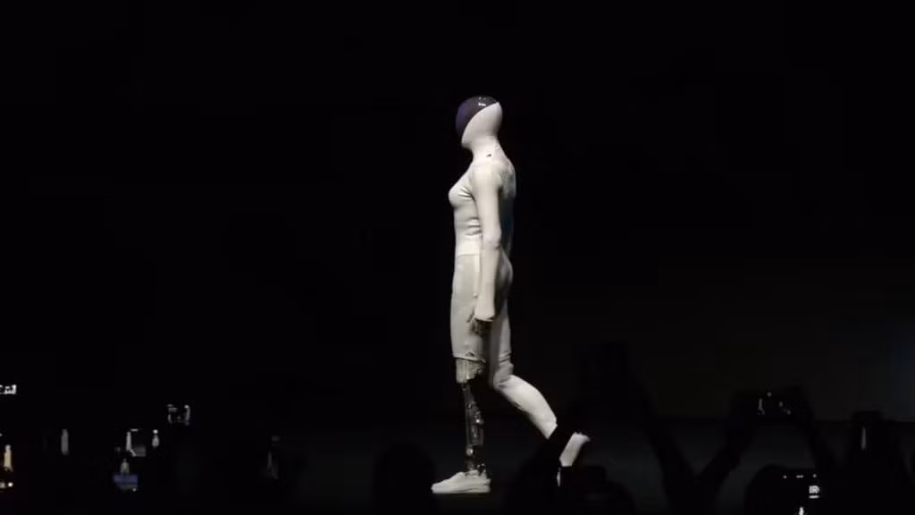 Lý do chọn thiết kế hình người là để robot dễ thích nghi với thế giới thực.