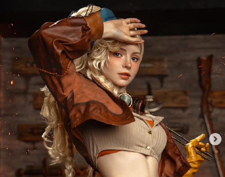 ﻿ Sophie, hay còn gọi là Peach Milky, là người mẫu kiêm cosplayer nổi tiếng đến từ Bắc Ireland.