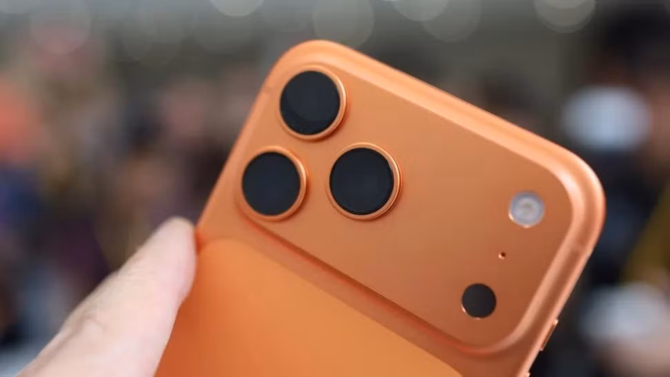 Máy còn có tùy chọn bộ nhớ trong lên tới 2TB, vượt qua nhiều đối thủ trong cùng phân khúc.