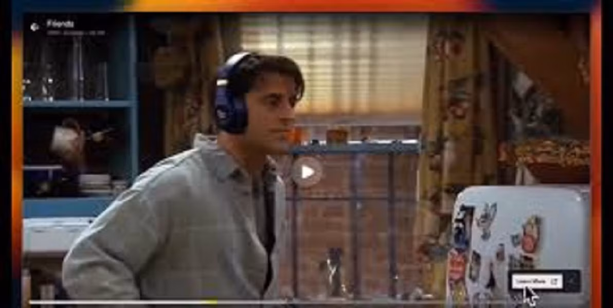 Trong “Friends”, Joey lại đeo tai nghe Beats đời mới, tạo ra sự lệch dòng thời gian rõ rệt.