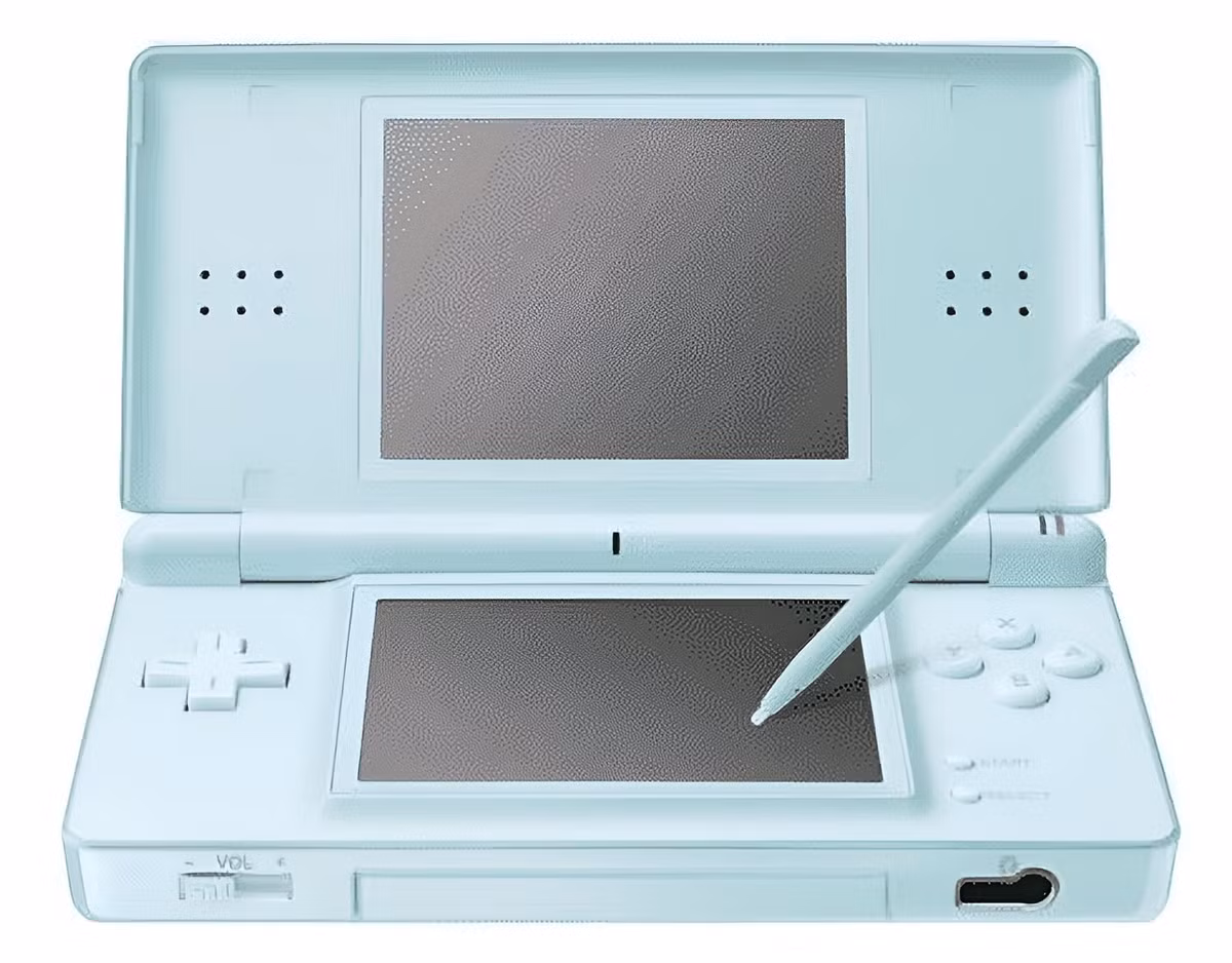 Nintendo DS ra mắt năm 2004 với thiết kế hai màn hình gây nhiều tranh cãi. (Ảnh: Thanh niên Việt)