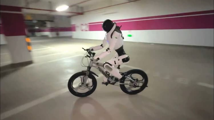 AgiBot cho biết cột mốc 5.000 sản phẩm là bước chuẩn bị cho thương mại hóa toàn diện.