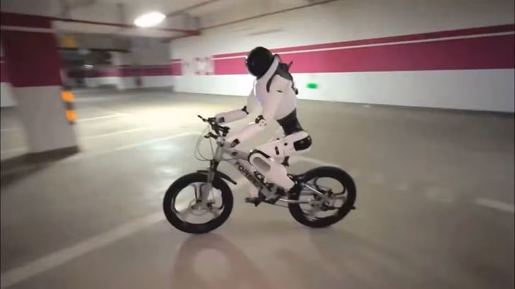 AgiBot cho biết cột mốc 5.000 sản phẩm là bước chuẩn bị cho thương mại hóa toàn diện.