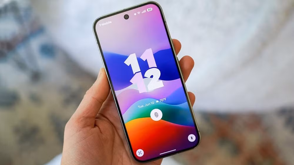 Ngay cả một máy tầm trung chạy Android mới vẫn an toàn hơn flagship cũ bị bỏ rơi.