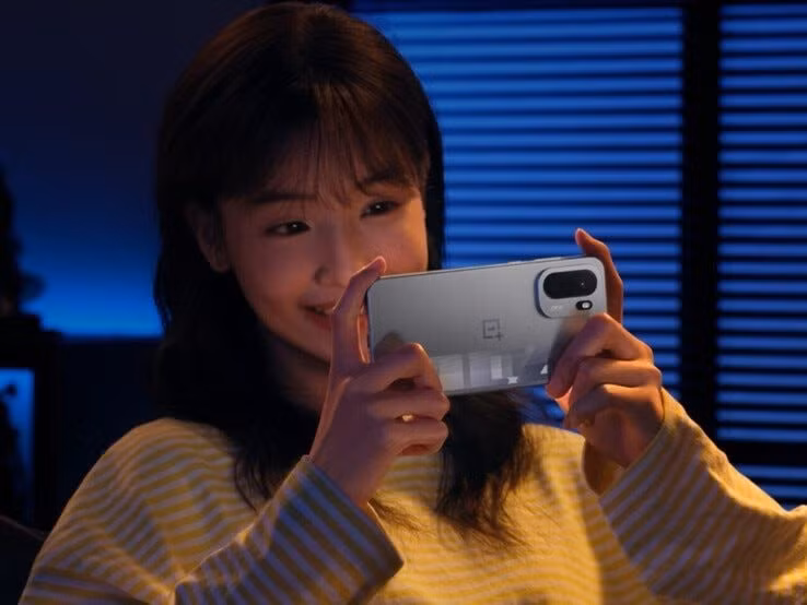 Máy sở hữu viên pin 7.800mAh, lớn hơn 55% so với các flagship như Galaxy S25 Ultra hay iPhone 17 Pro Max.