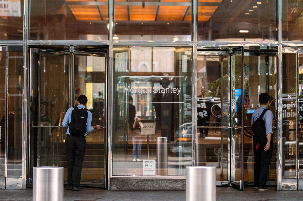 CEO Ted Pick cho biết quyết định dựa trên hiệu suất cá nhân và chiến lược dài hạn.