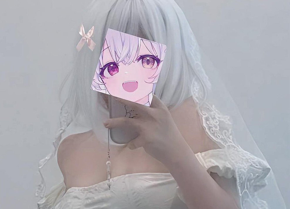 Không chỉ dừng ở bộ ảnh, Duchama còn tổ chức livestream cảm ơn và chia sẻ hành trình 1 năm qua.