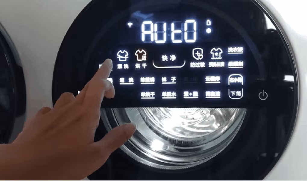 Các tính năng cao cấp như khử trùng UV, chương trình giặt áo ngực và tốc độ vắt 1.400 vòng/phút càng làm tăng sức hút sản phẩm.