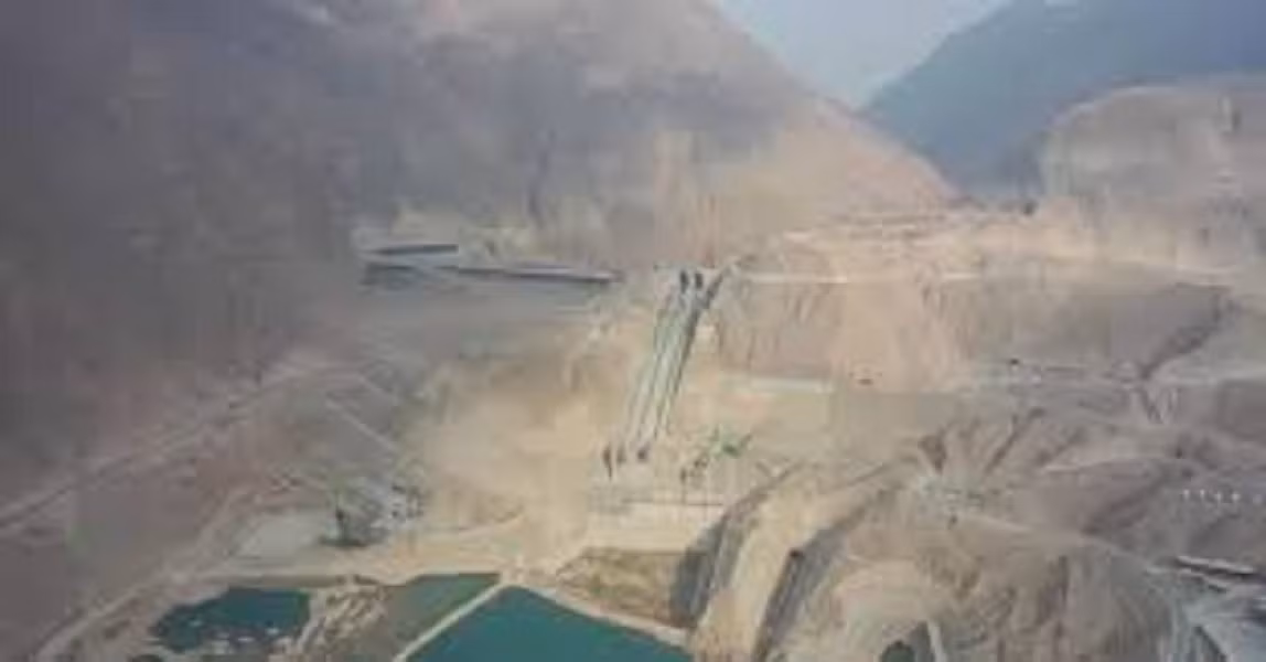 Hồ chứa có dung tích 1,17 tỷ m³, phục vụ tưới tiêu cho hơn 533.000 ha đất nông nghiệp.