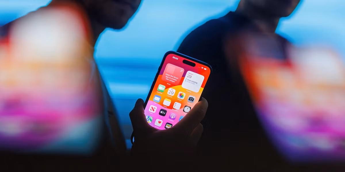 Nhiều người dùng iPhone không biết rằng một số ứng dụng có thể âm thầm theo dõi và thu thập dữ liệu cá nhân.