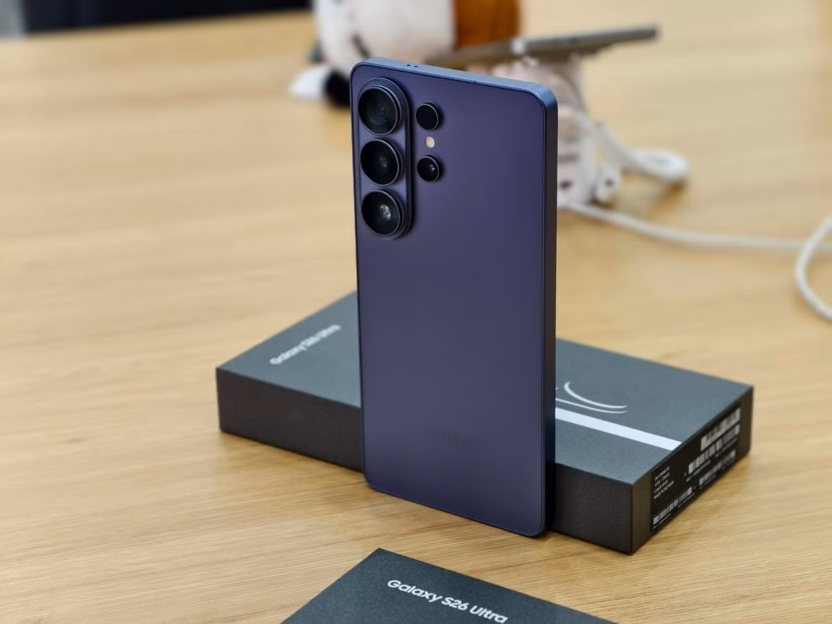 Lỗi sọc xanh từng xuất hiện trên một số smartphone OLED đời trước.