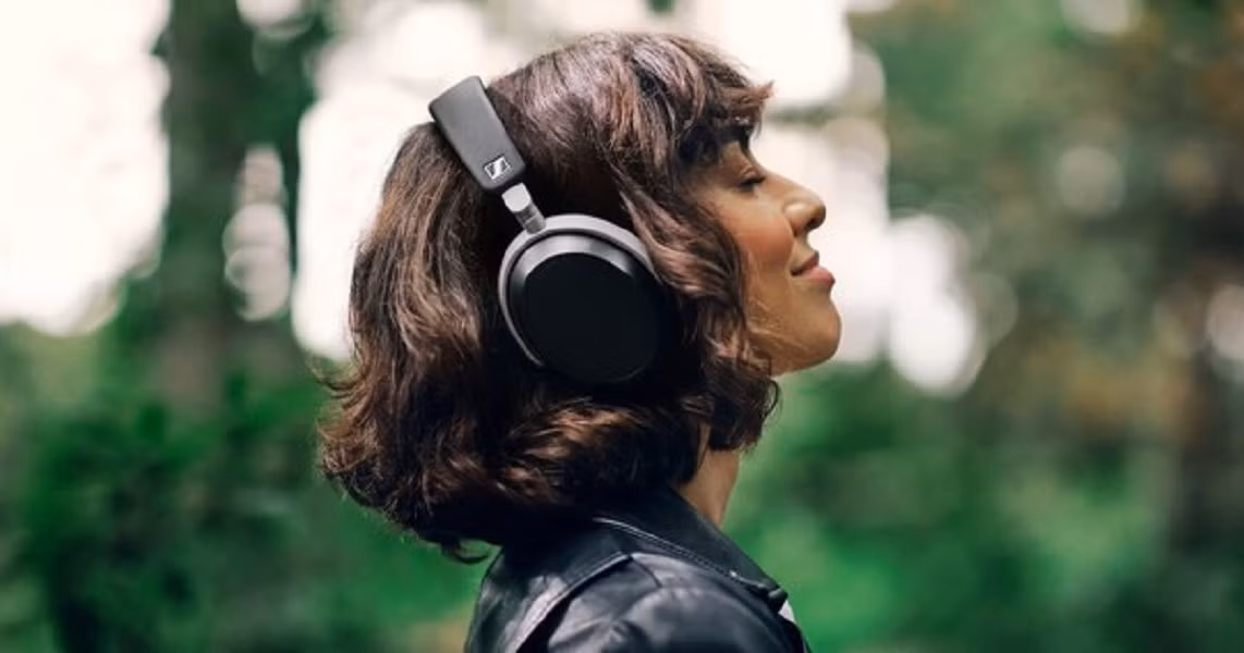 Mẫu tai nghe này được thiết kế dựa trên Momentum 4 nhưng nâng cấp toàn diện về âm học, hướng tới trải nghiệm “nghe tập trung”.