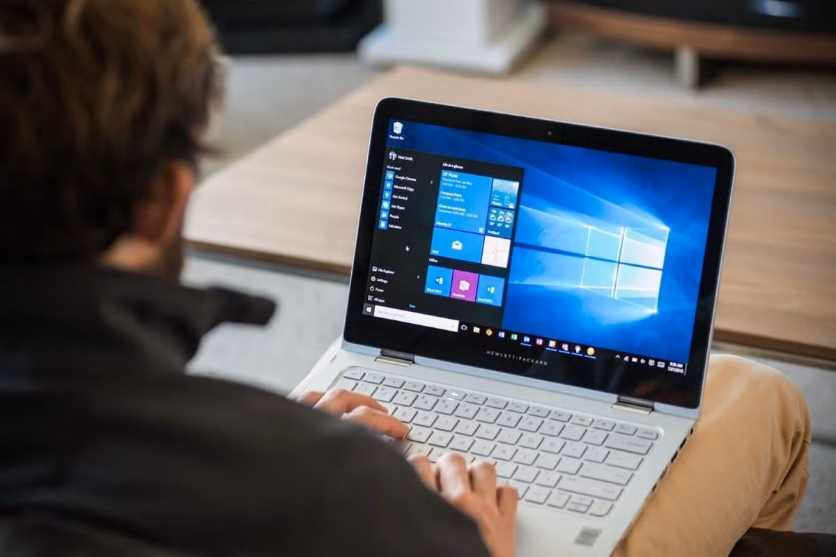  Microsoft sẽ chính thức ngừng hỗ trợ Windows 10 sau ngày 14/10/2025, gây tranh cãi toàn cầu.