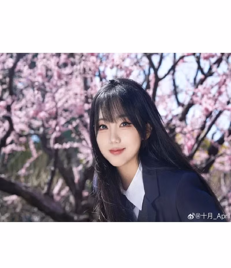 Không chỉ là MC tài năng, October tiếp tục khẳng định vị thế biểu tượng nhan sắc hàng đầu của làng Esports Trung Quốc.