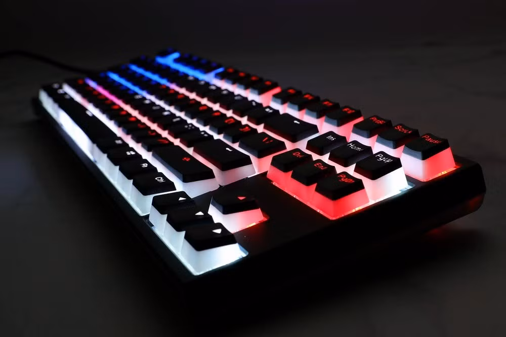 Các layout 75%, 80% hay TKL với keycap pudding RGB tạo hiệu ứng ánh sáng rực rỡ.