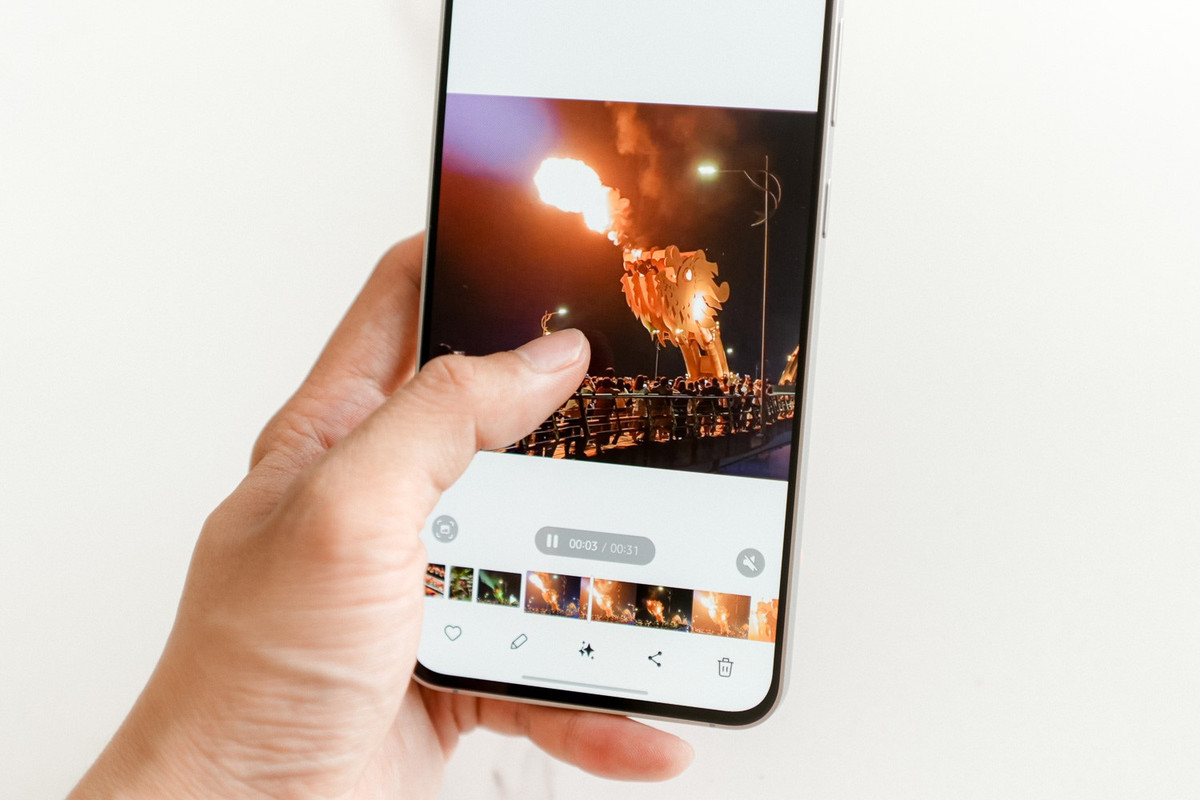 Chế độ Slo-mo biến khoảnh khắc thường ngày thành video đậm chất điện ảnh.