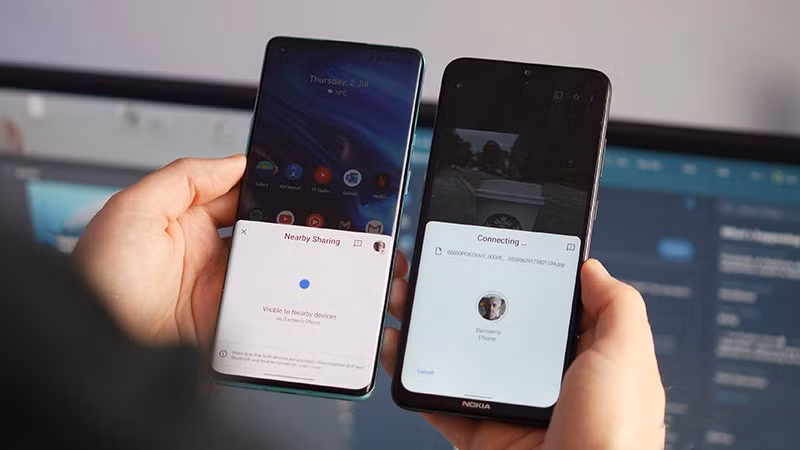 Việc chia sẻ dữ liệu trên Android đơn giản với các công cụ như Nearby Share, Bluetooth hay thậm chí qua cáp OTG.(Ảnh: PhongVu)