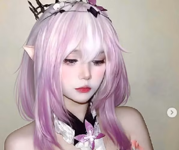 Dù đơn giản, từng đường nét và biểu cảm của Cigw Pols vẫn toát lên thần thái quyến rũ và chuyên nghiệp của một coser hàng đầu.