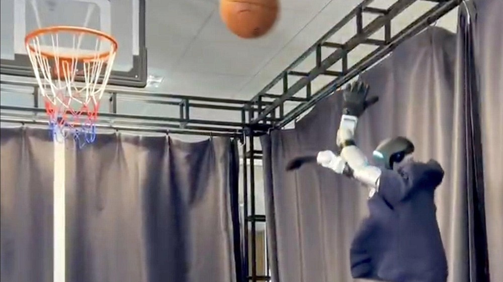 Trong khi nhiều robot còn loay hoay học cách đi, G1 đã chứng minh sự linh hoạt đáng kinh ngạc.