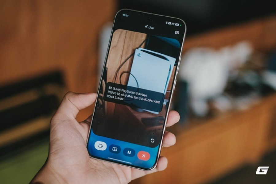 Gemini Live được tích hợp sâu, hỗ trợ trò chuyện tự nhiên, chia sẻ màn hình và camera để AI hiểu đúng bối cảnh người dùng đang gặp. (Ảnh: Genk)