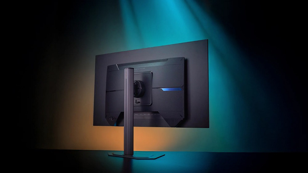 Màn hình còn đạt chuẩn DisplayHDR True Black 500, độ phủ màu 99,5% DCI-P3 và thể hiện màu sắc sâu, sống động.