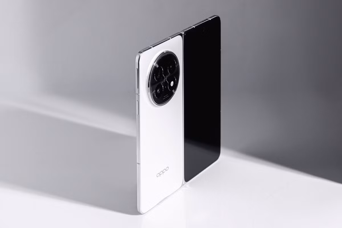 Các hãng còn tập trung vào phần mềm, tối ưu giao diện gập để khai thác lợi thế màn hình lớn, hỗ trợ đa nhiệm mượt mà và tiện ích thông minh.