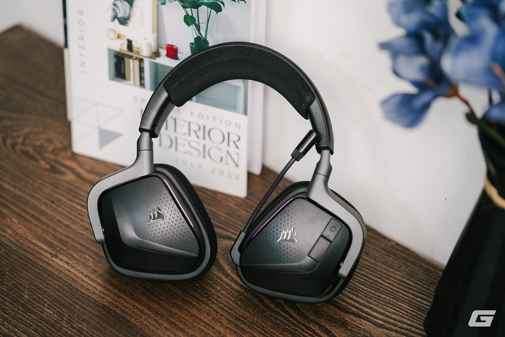 xemptyzCorsair vừa ra mắt VOID v2 Max Wireless, phiên bản cao cấp hơn dòng VOID v2 Wireless. (Ảnh: Genk)