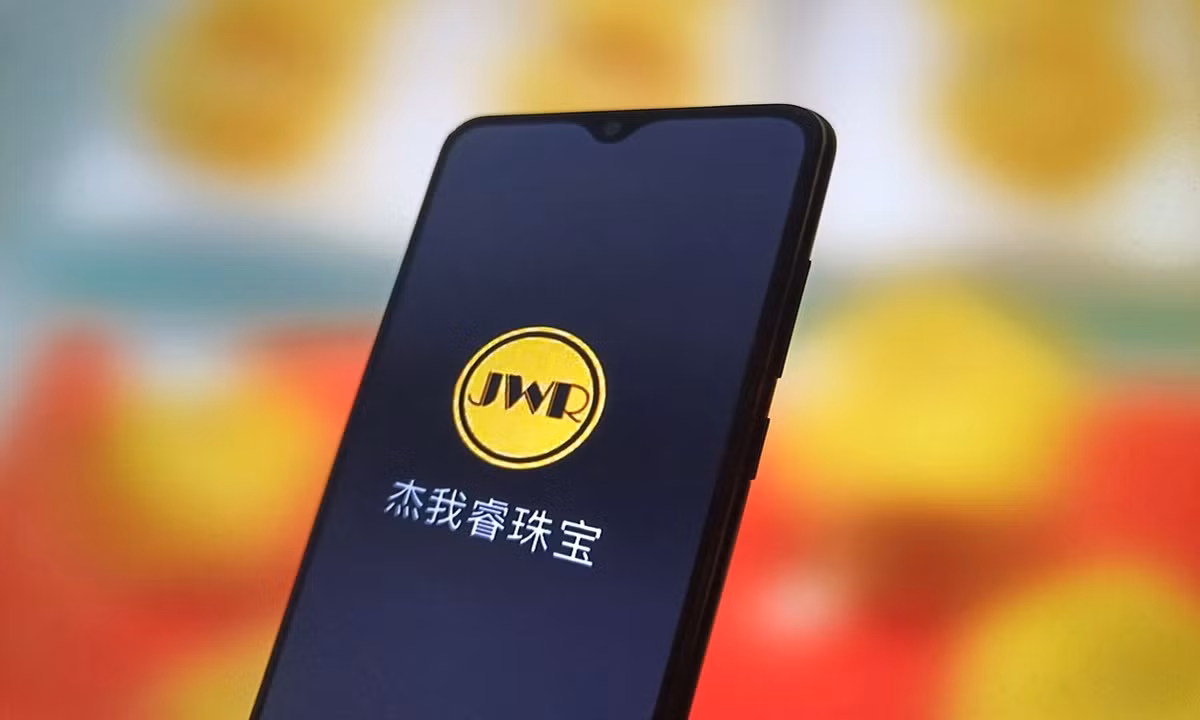 Trong bối cảnh giá vàng thế giới tăng mạnh, hàng loạt nhà đầu tư cá nhân đã đổ tiền vào JWR với kỳ vọng chốt lời nhanh. (Ảnh: VCG)