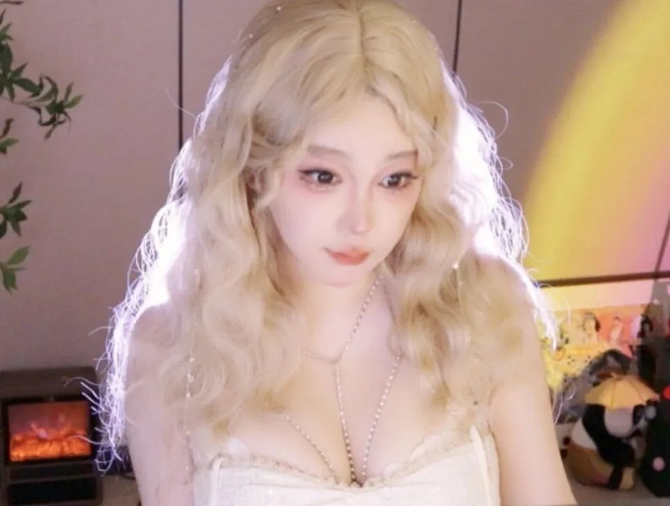 Ở thời kỳ đỉnh cao, thu nhập của cô có ngày vượt 100.000 NDT, tương đương gần 400 triệu đồng.