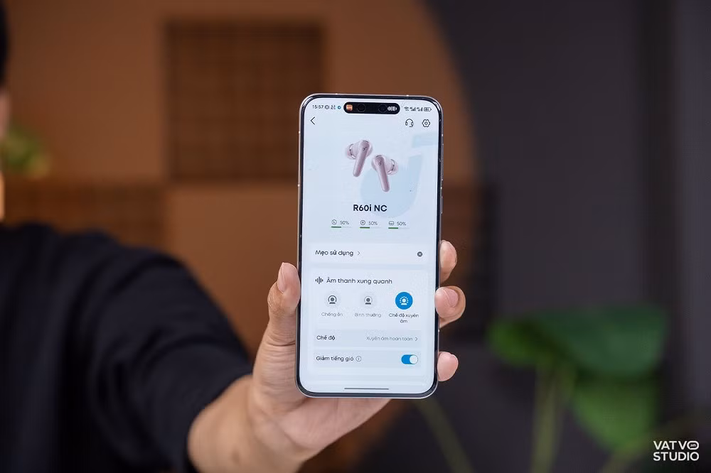 Giá bán chỉ 990.000 đồng với 4 màu sắc, hứa hẹn trở thành lựa chọn hot trên thị trường. (Ảnh: vatvostudio)