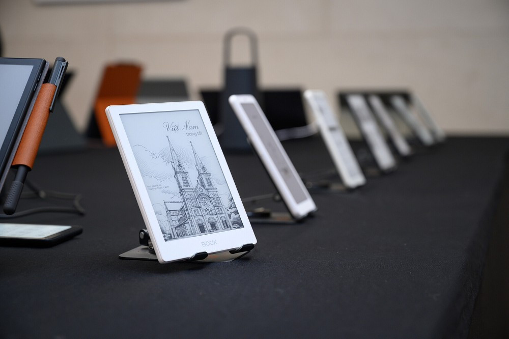 Ngoài ánh sáng, cỡ chữ nhỏ hoặc khoảng cách dòng không hợp lý cũng làm mắt phải tập trung nhiều hơn.