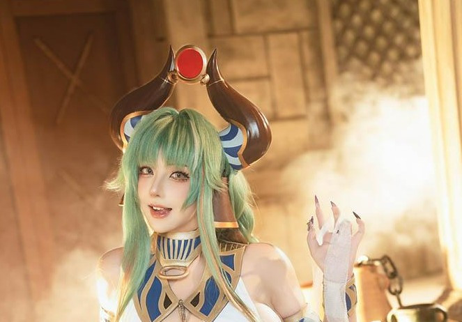 Cô không chỉ là người mẫu cosplay mà còn là nghệ sĩ truyền tải cảm xúc qua hình ảnh.