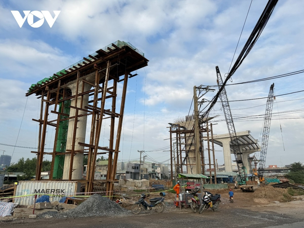 Khi được hoàn thiện, nút giao này sẽ xóa bỏ vĩnh viễn tình trạng tắc nghẽn lâu nay ở khu vực giao nhau giữa Đồng Nai, Bình Dương cũ và TP.HCM, giúp các tài xế và doanh nghiệp, người dân không còn phải lo lắng.