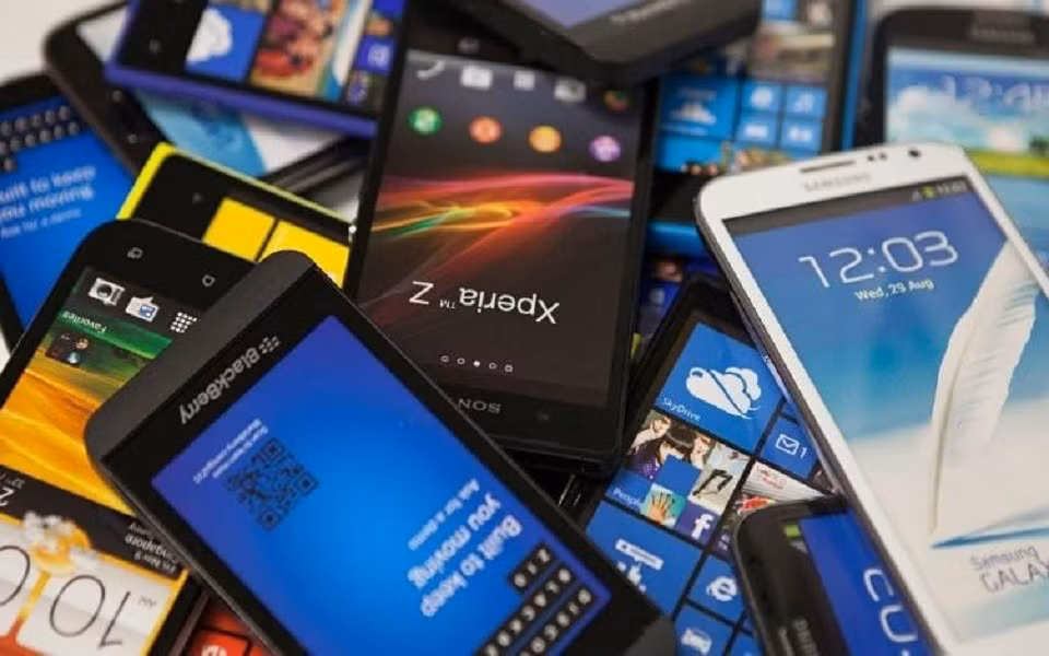 Các thương hiệu lớn hiện tập trung vào trung tâm thương mại hoặc bán online, bỏ qua kênh truyền thống ở thị trấn nhỏ.