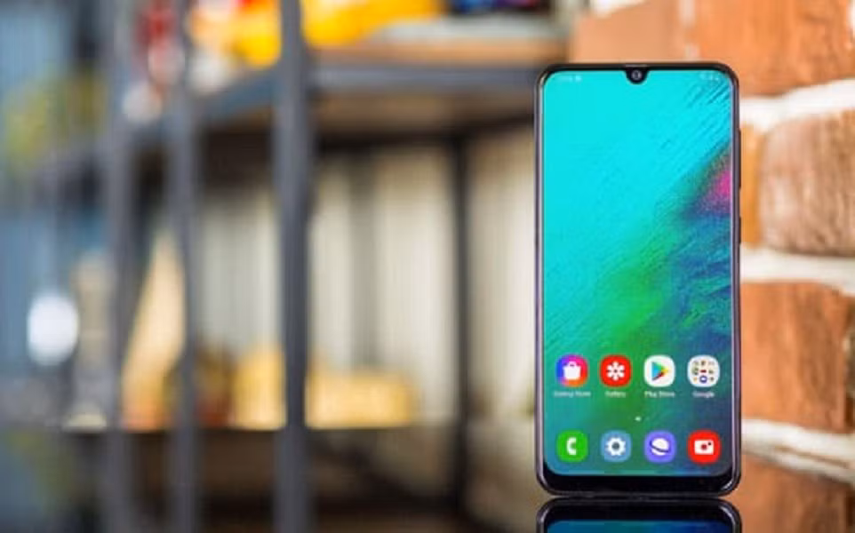 Màn hình sáng liên tục còn khiến bạn bị phân tâm, giảm hiệu suất làm việc và dễ mất tập trung.