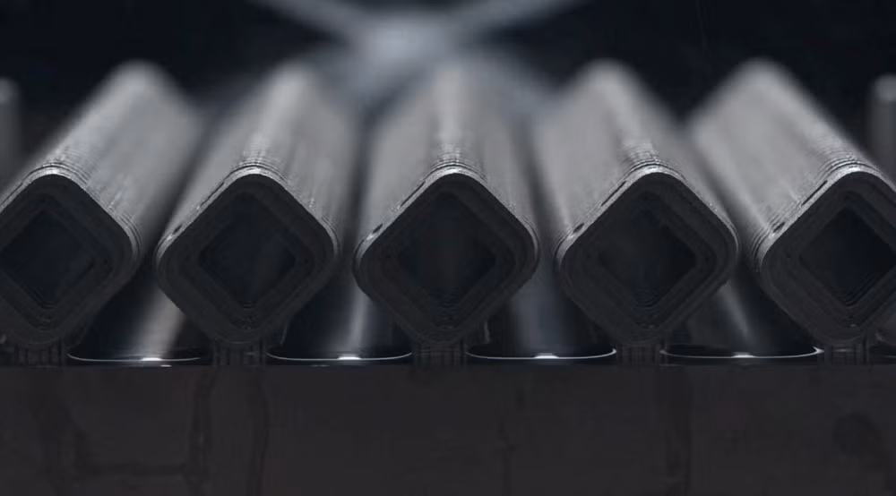 Sau in, khung vỏ trải qua hút chân không, rung siêu âm và kiểm tra quang học tự động.