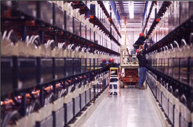 Khối pin này có diện tích 2.000 m², nặng 1.300 tấn và chứa hàng chục nghìn cell Ni-Cd.