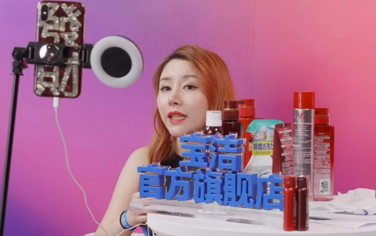 Từng được xem là “mỏ vàng” của thương mại điện tử, nghề livestream bán hàng tại Trung Quốc đang bước vào giai đoạn thoái trào.