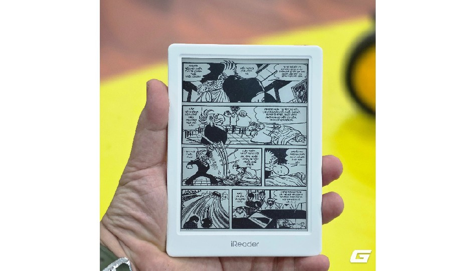 Khi đọc trong môi trường tối và bật đèn nền, mắt phải thích nghi liên tục giữa vùng sáng và tối. (Ảnh: Genk)