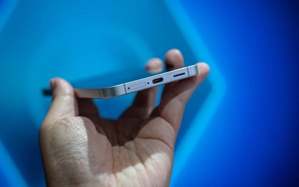 Điều này sẽ ảnh hưởng trực tiếp đến trải nghiệm người dùng khi ứng dụng, mạng xã hội và hệ điều hành ngày càng tiêu tốn nhiều tài nguyên hơn.