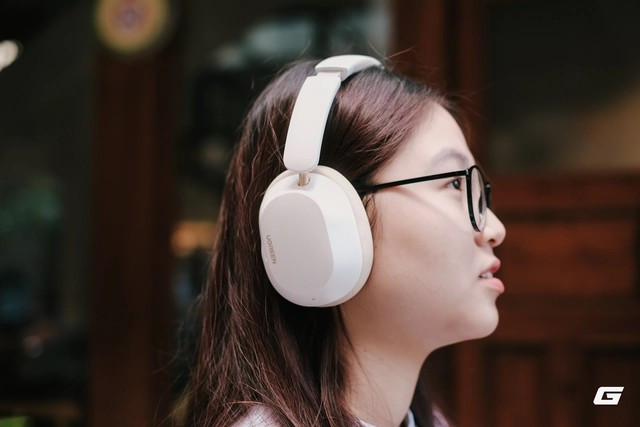 Ngoại hình của tai nghe mang hơi hướng Sony, nhẹ nhàng và rất hợp gu giới trẻ hiện đại.(Ảnh: Vật Vờ Studio)