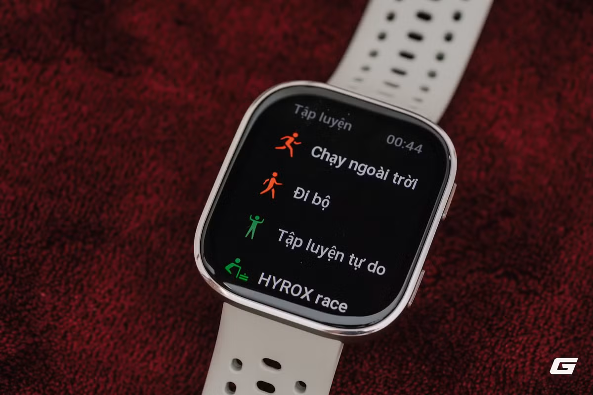 Đây là chiếc đồng hồ đầu tiên trong tầm giá có bản đồ offline, tính năng thường chỉ thấy ở Apple Watch Ultra hay Garmin Fenix.