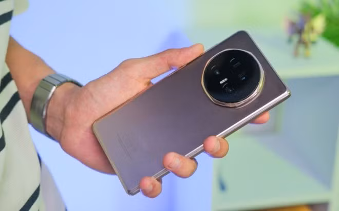 Điện thoại HONOR đang nổi lên mạnh mẽ tại Việt Nam nhờ chiến lược tập trung vào pin dung lượng lớn và trải nghiệm bền bỉ trong tầm giá.