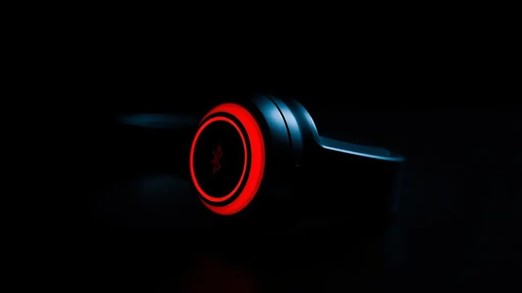 Hàng loạt thương hiệu lớn như Sony, JBL, Jabra, Xiaomi hay Google bị ảnh hưởng, khiến rủi ro lan rộng tới hàng trăm triệu người dùng toàn cầu.