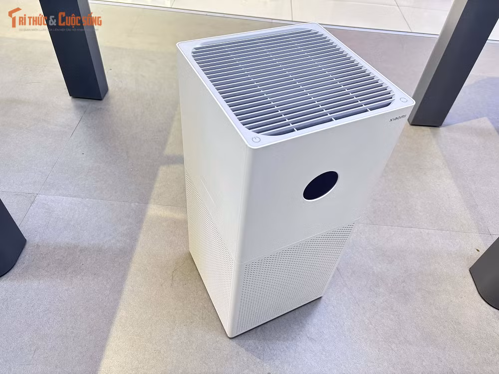 Sản phẩm đến từ Xiaomi sở hữu thiết kế tối giản với tông màu trắng chủ đạo, phù hợp với nhiều phong cách nội thất hiện đại.