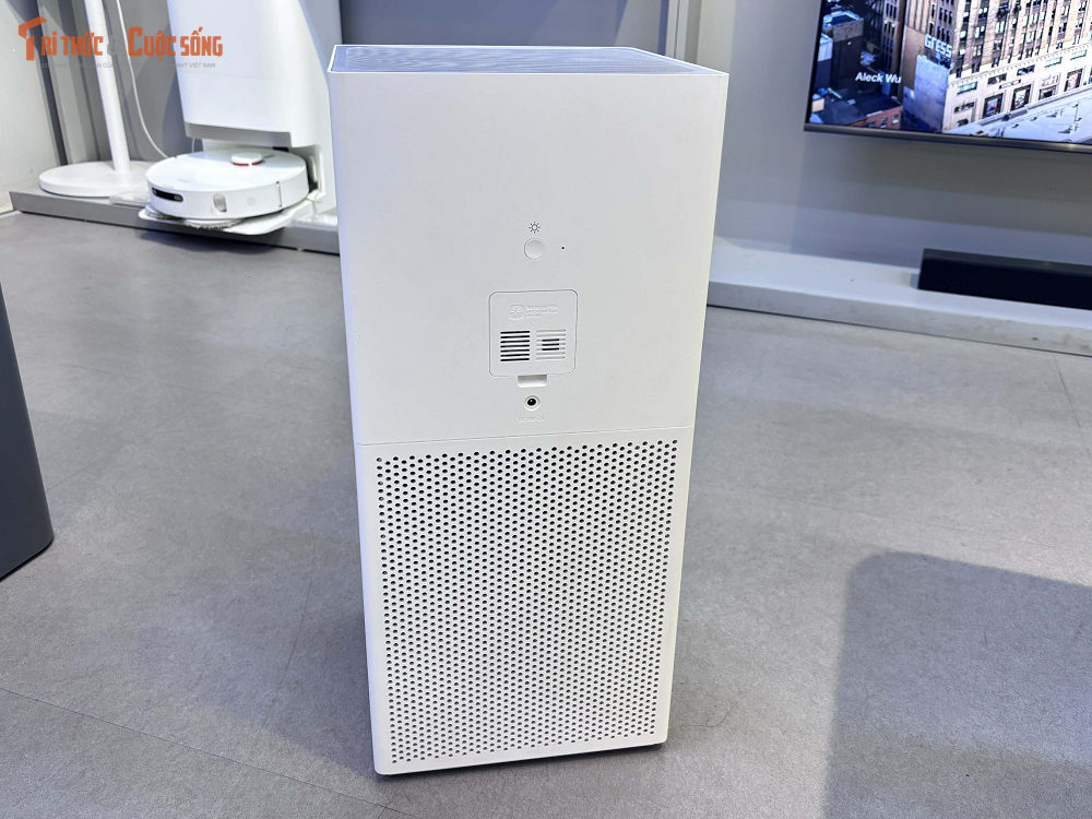 Máy có kích thước nhỏ gọn cùng trọng lượng nhẹ, dễ dàng bố trí trong phòng ngủ, phòng khách hoặc không gian làm việc cá nhân.